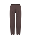 BYSTANDER: Pantalone in jersey tecnico con pieghe color fango