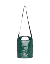 BRIGHTEN UP : Bucket bag in soft petrol green ‘patent’ nylon
