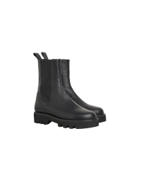 TRUDGE: Black leather Chelsea boot with commando sole